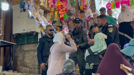 الشرطة تعرقل دخول النائبة إيمان خطيب ياسين من دخول الأقصى 